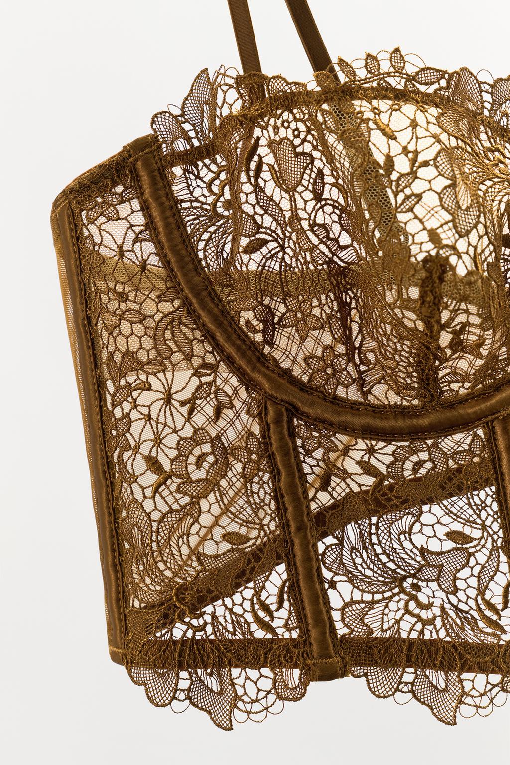 КРУЖЕВНОЙ БЮСТГАЛЬТЕР НА КОСТОЧКАХ