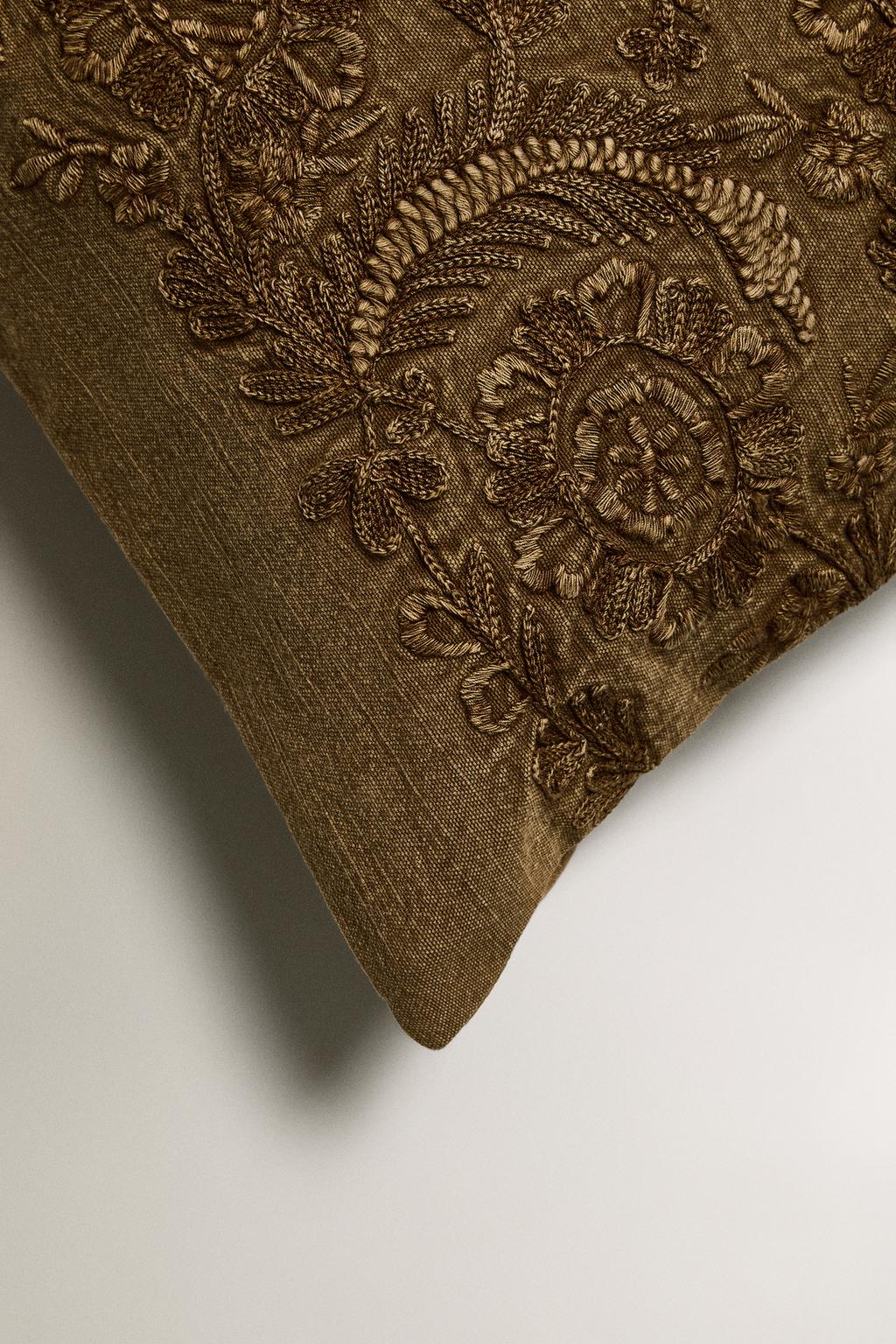 Покрывало с вышивкой