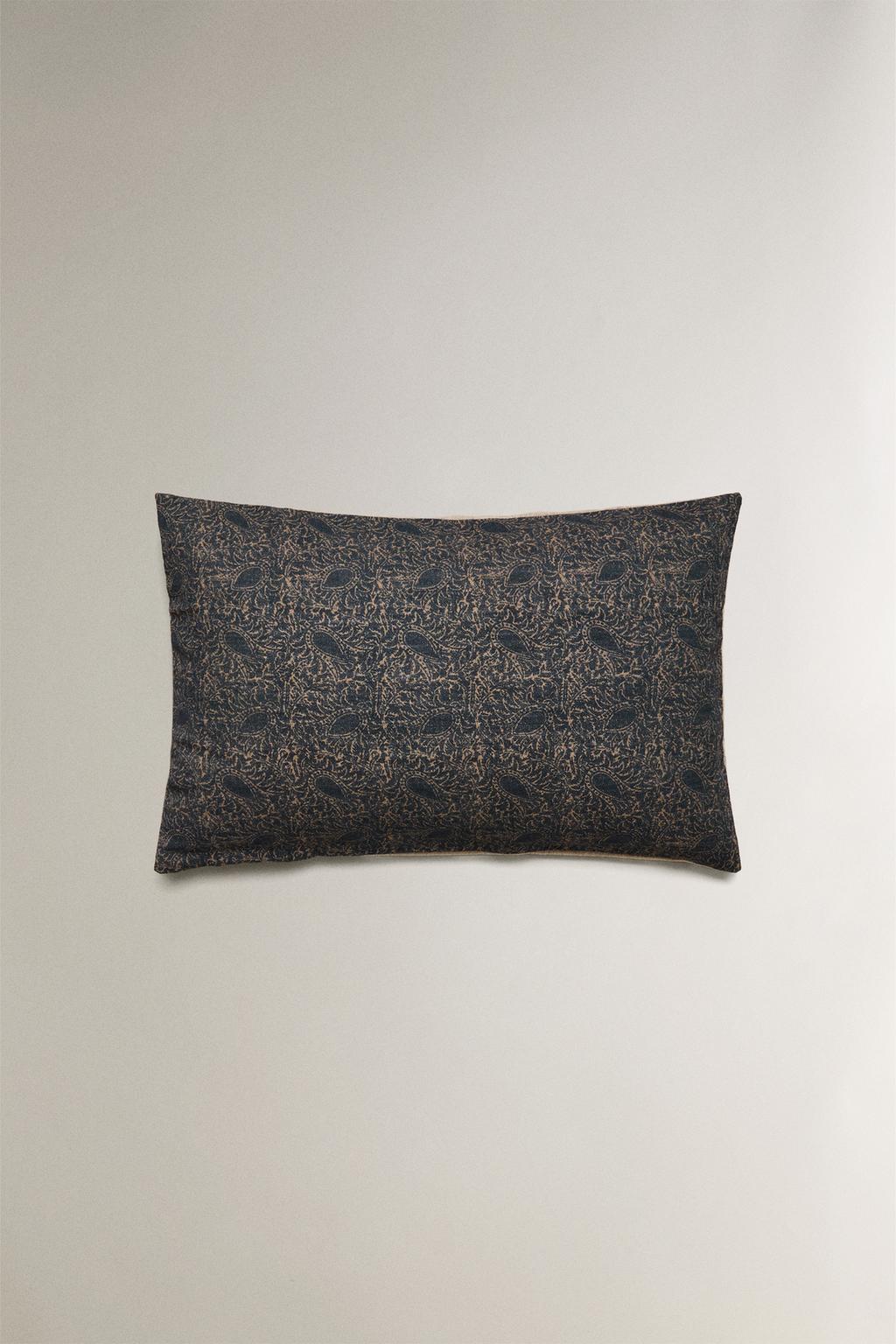 Наволочка с орнаментом пейсли