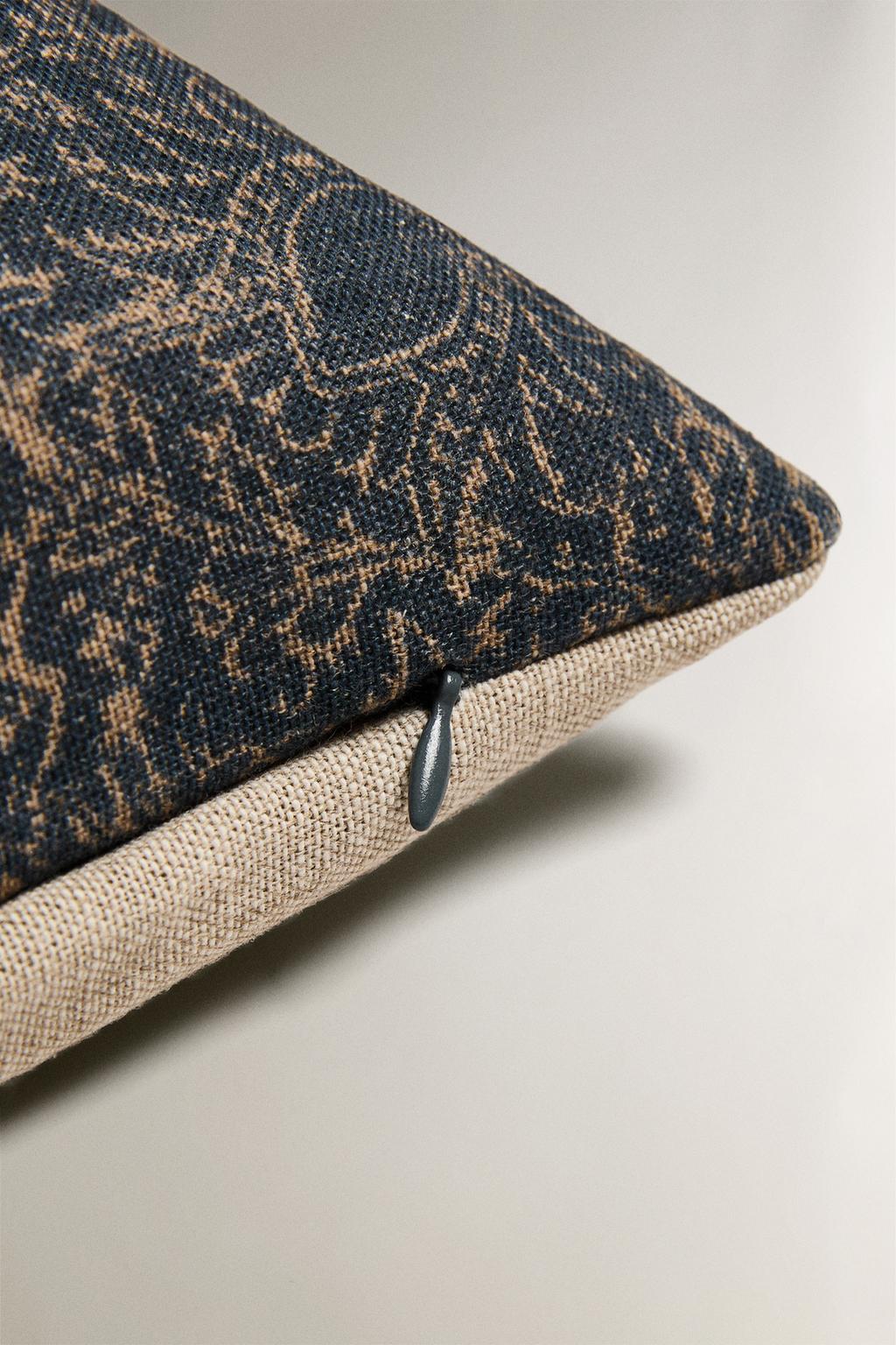 Наволочка с орнаментом пейсли