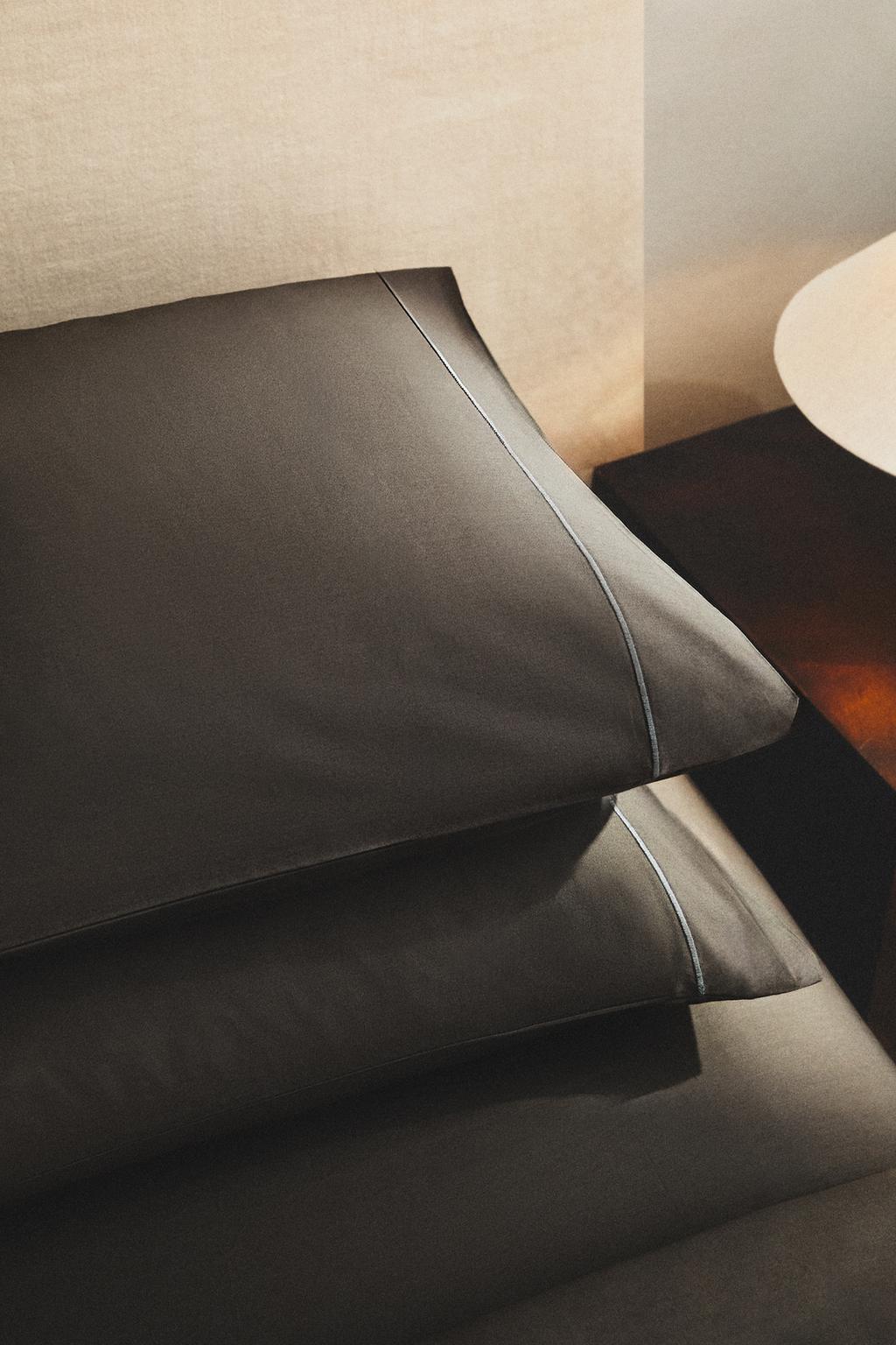 Сатиновая наволочка с отделкой (300 tc)