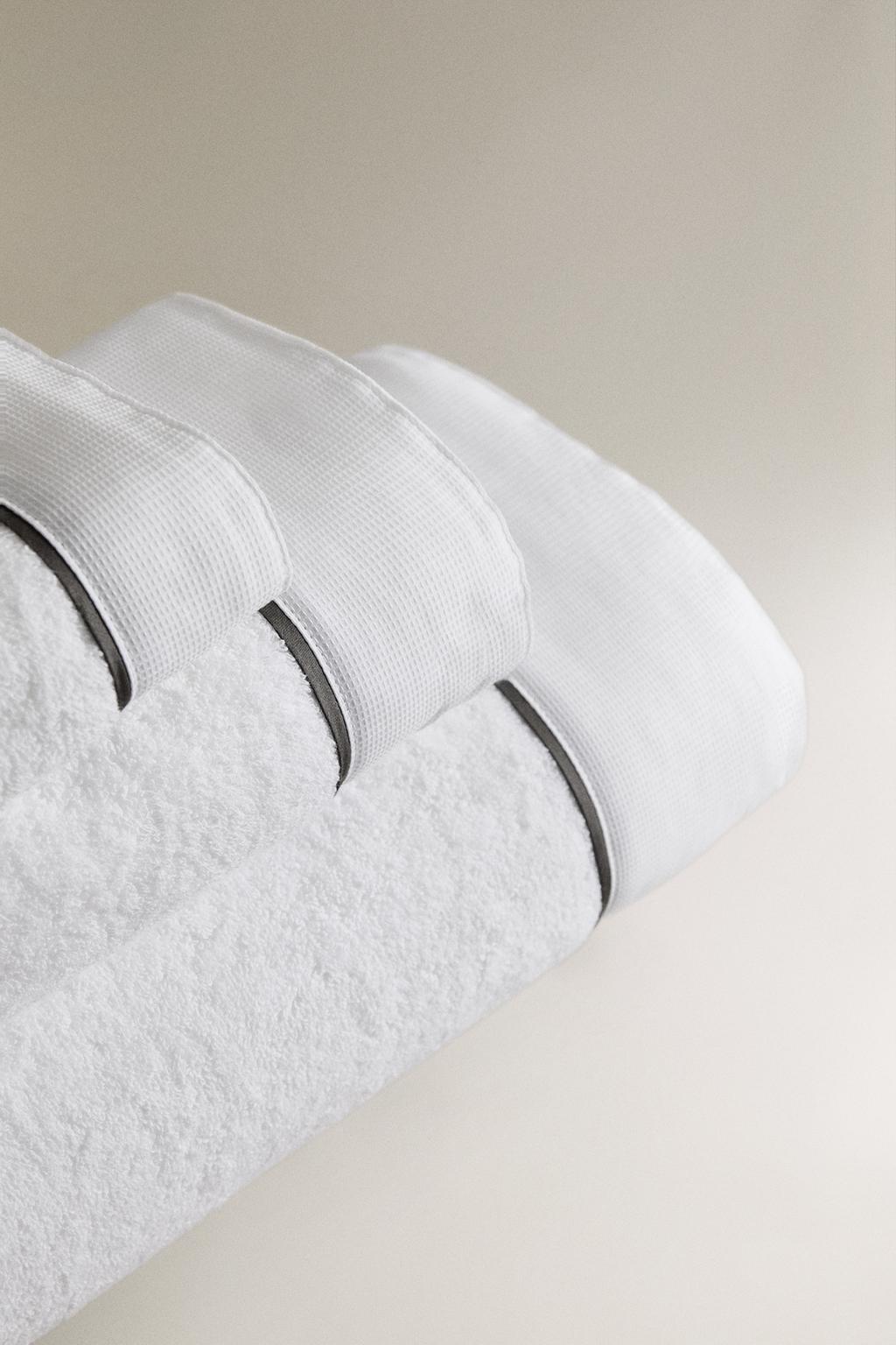 Полотенце для ванной с пике и контрастной отделкой