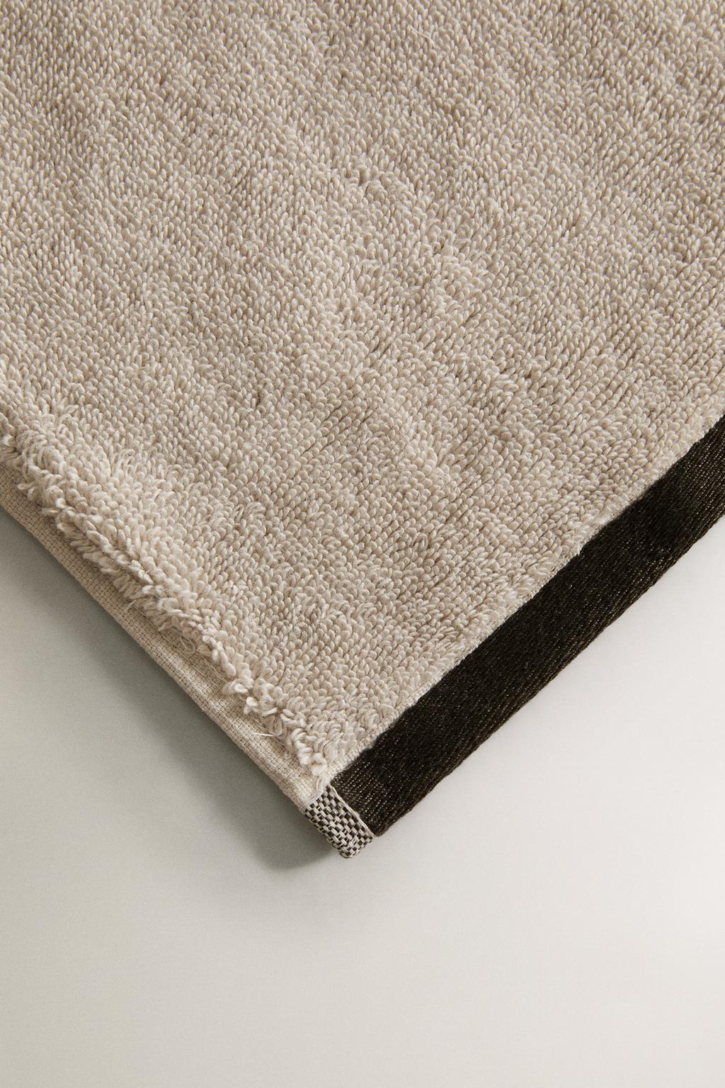 Полотенце для ванны с контрастным краем