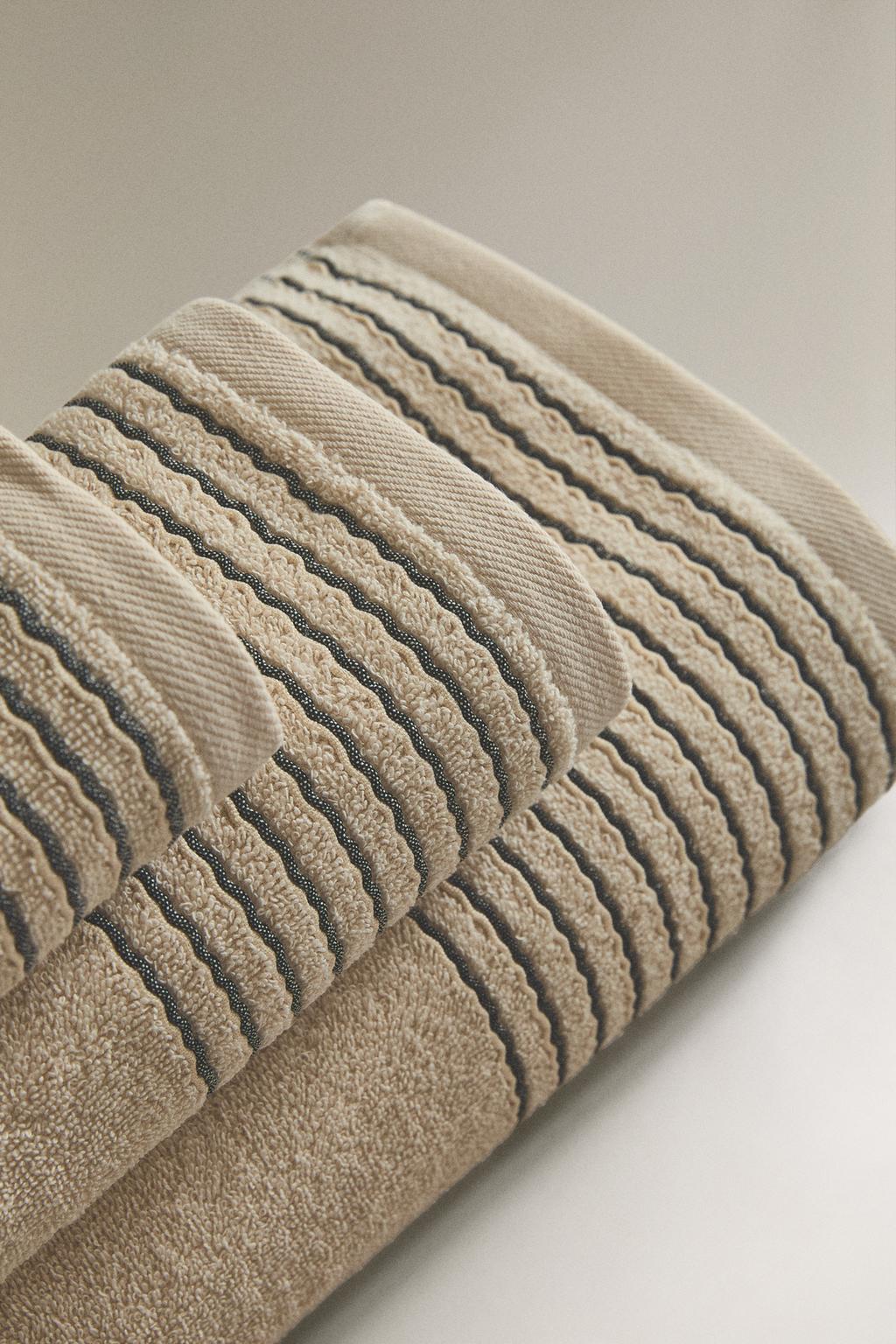 Полотенце для ванны с складками по краю