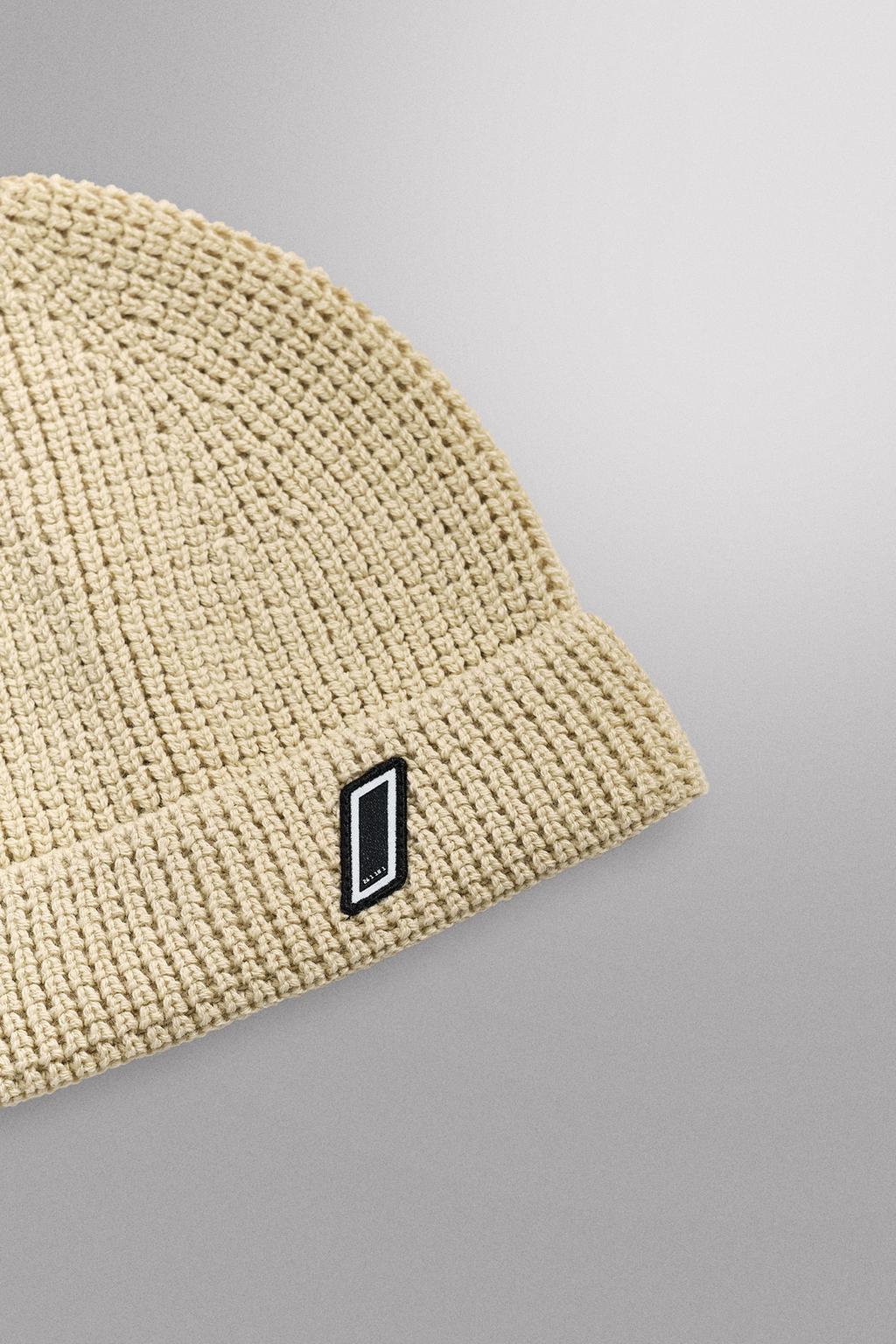 ШАПКА ИЗ ТРИКОТАЖА В РУБЧИК