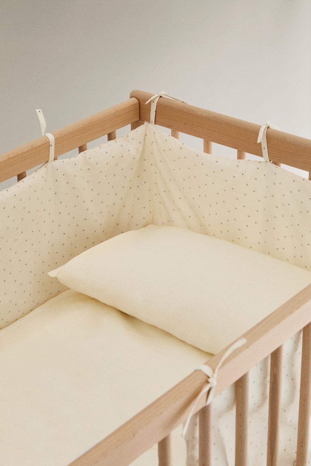 Чехол на бортик кроватки с цветочным узором