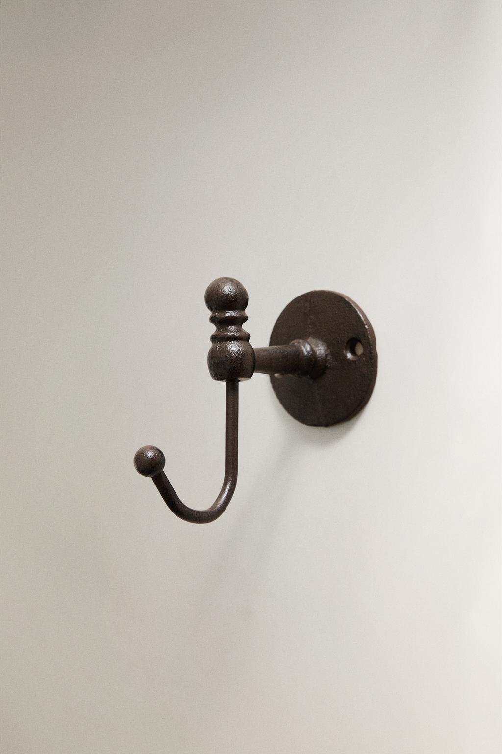 Крючок из чугуна