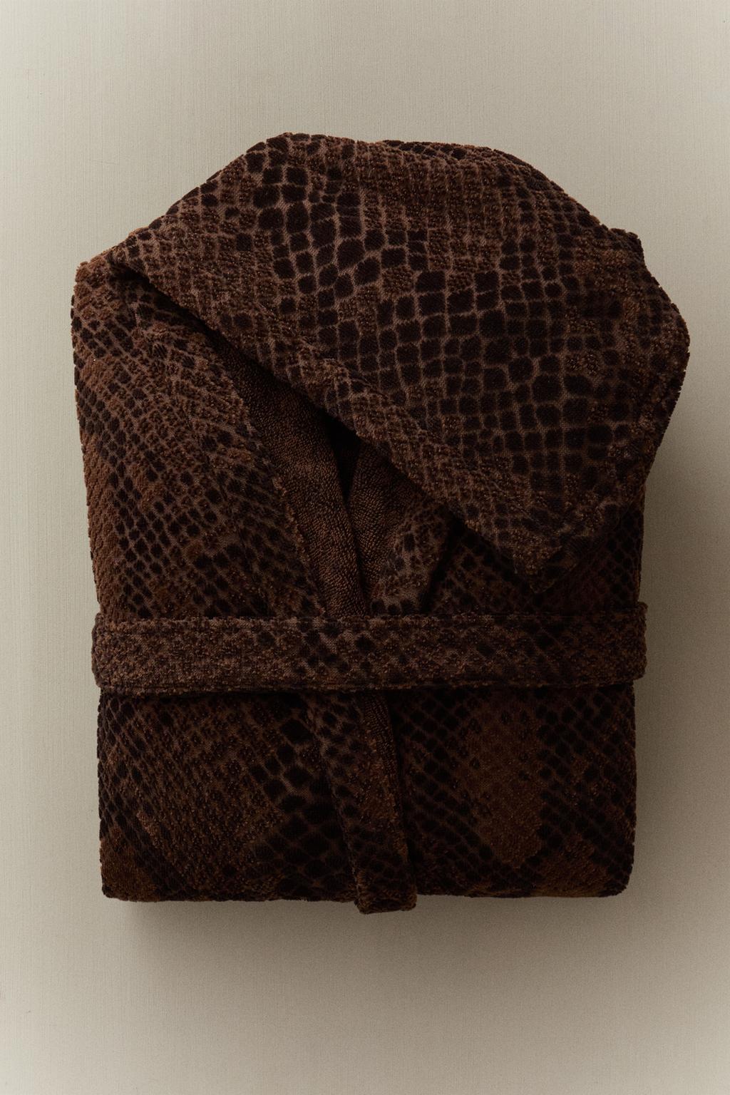 Халат из велюра с животным принтом