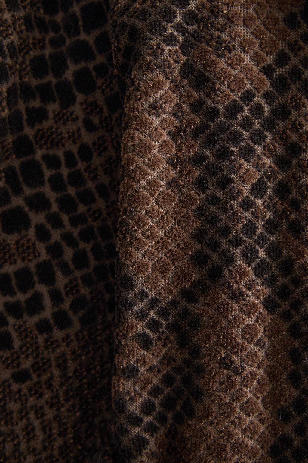 Халат из велюра с животным принтом