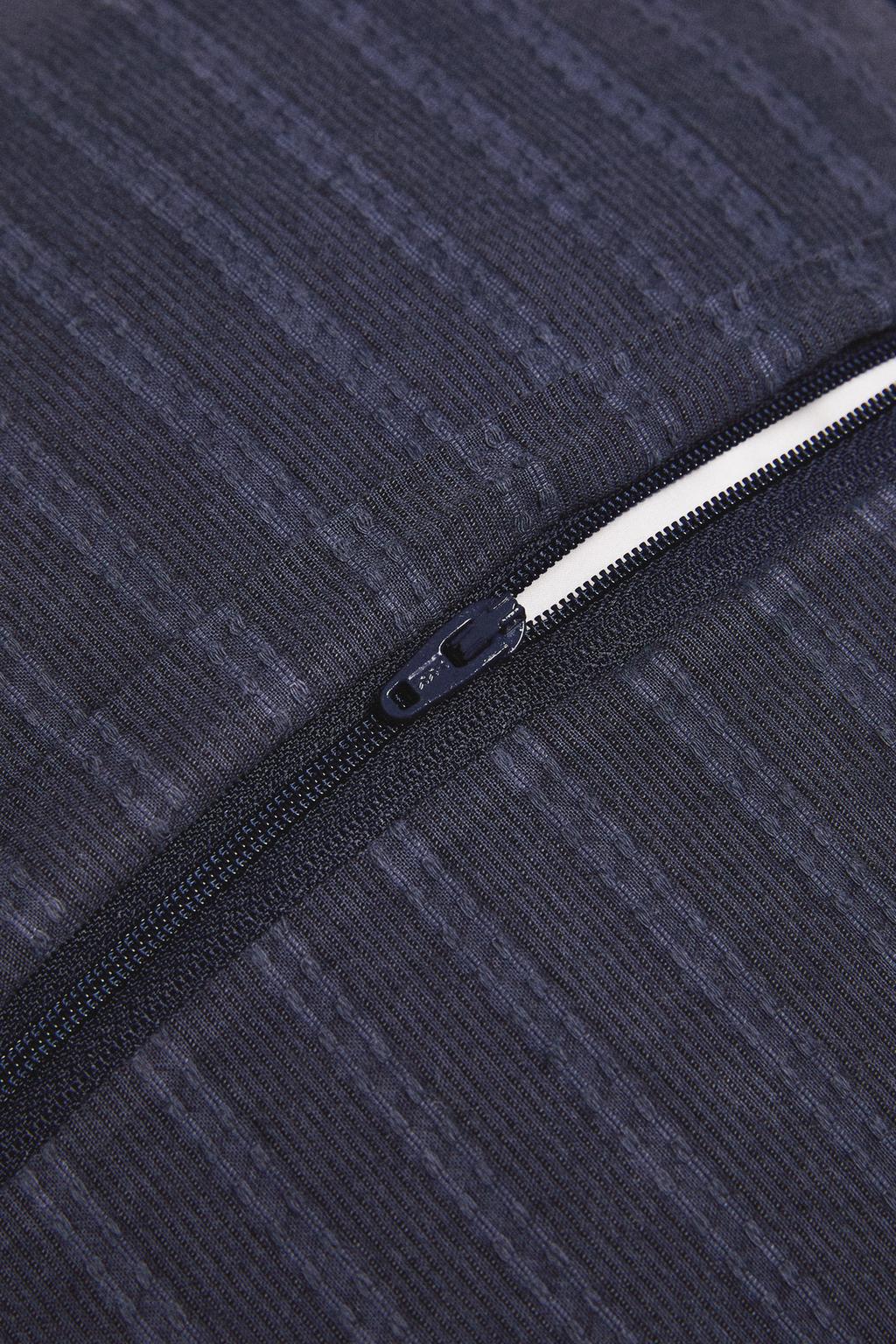 Детский жаккардовый чехол для подушки в полоску