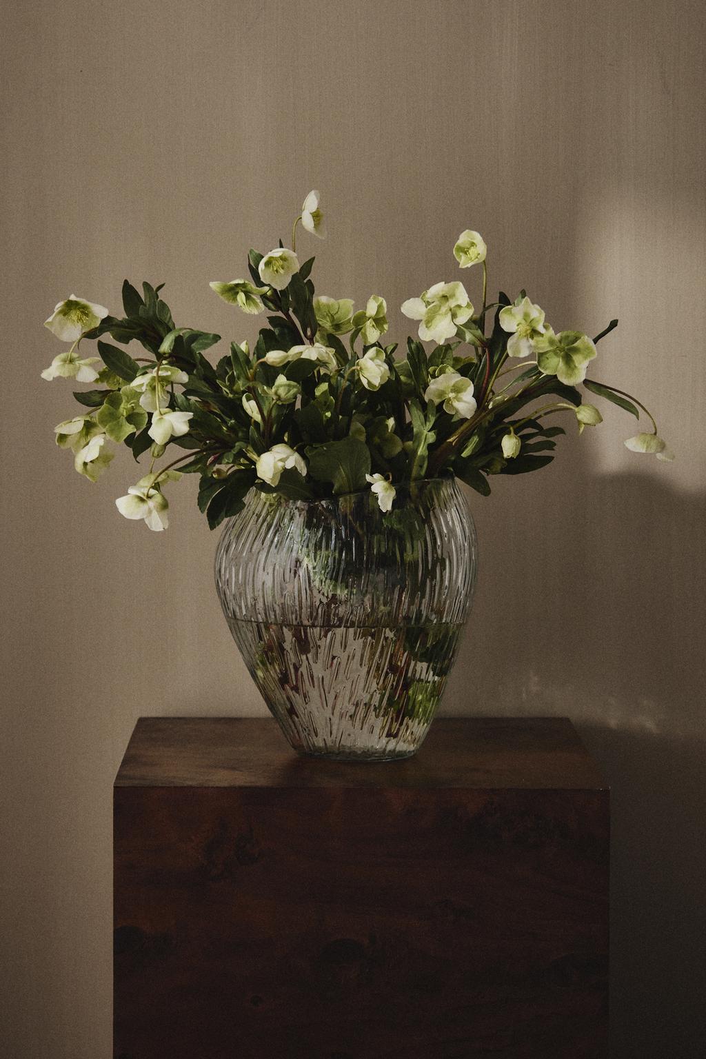 Нестандартная стеклянная ваза