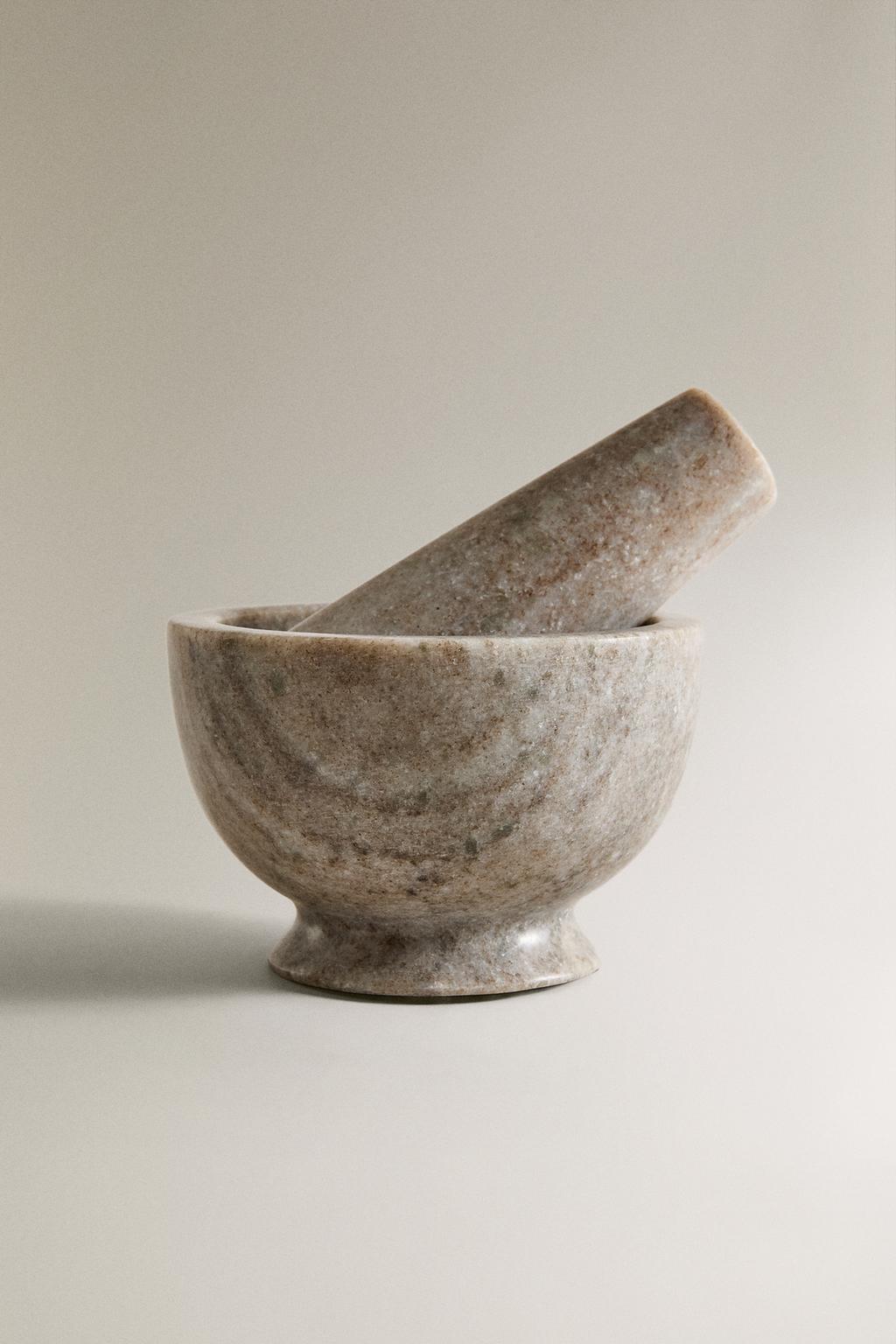 Мраморная ступка и пестик