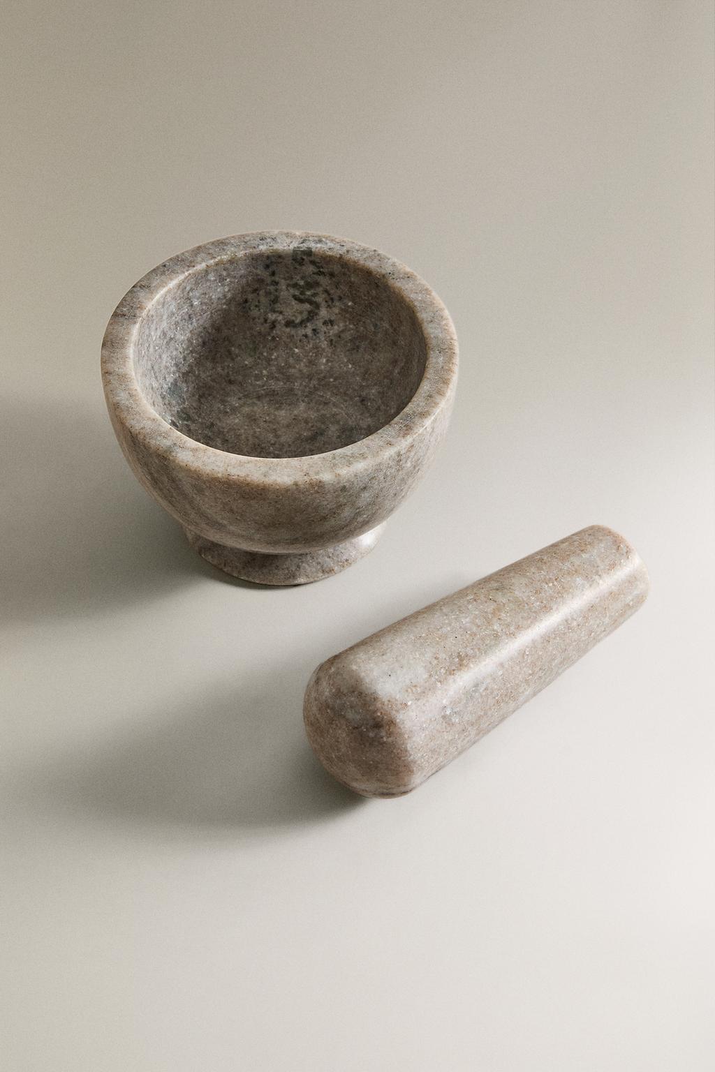 Мраморная ступка и пестик