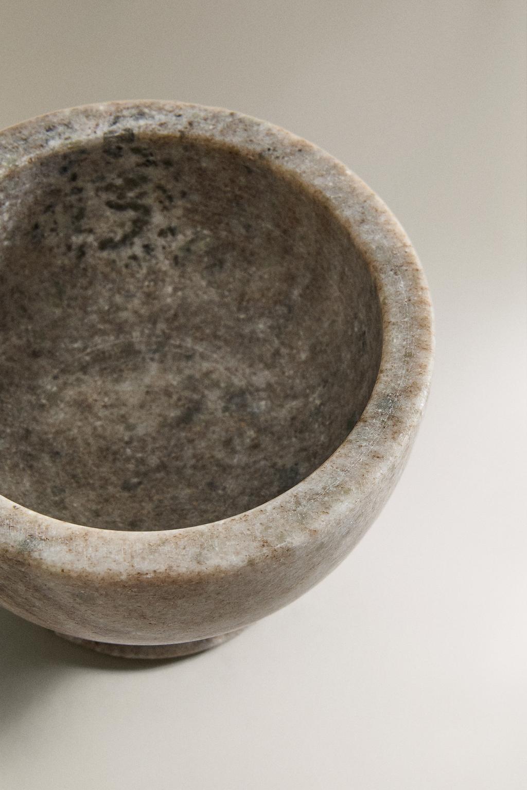 Мраморная ступка и пестик