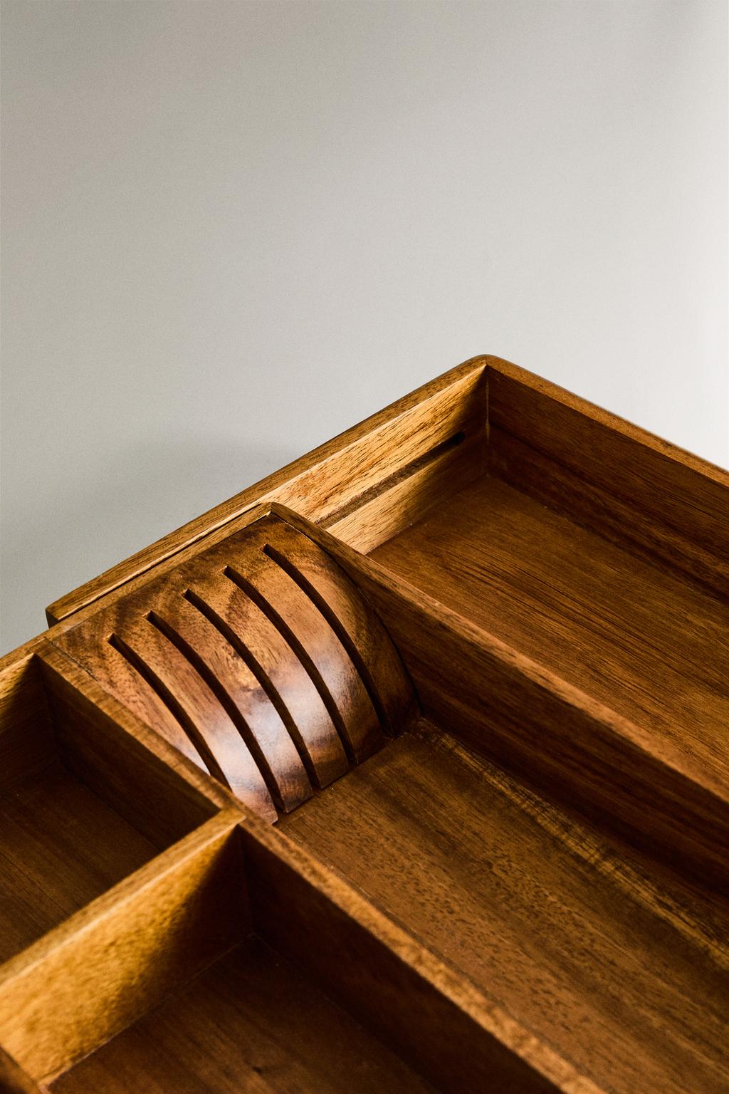 Расширяемый деревянный лоток для столовых приборов