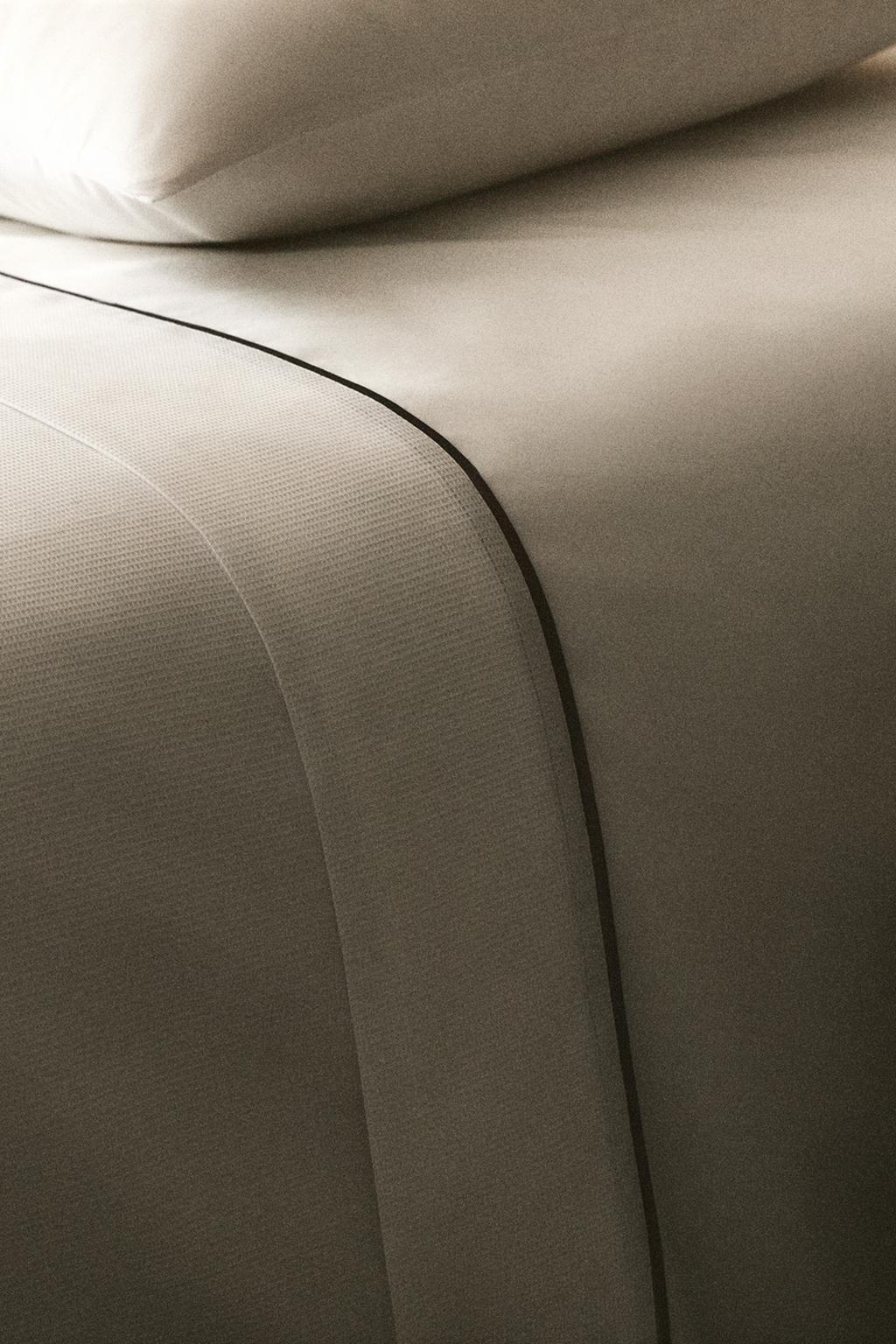 Простыня из пике с обшивкой