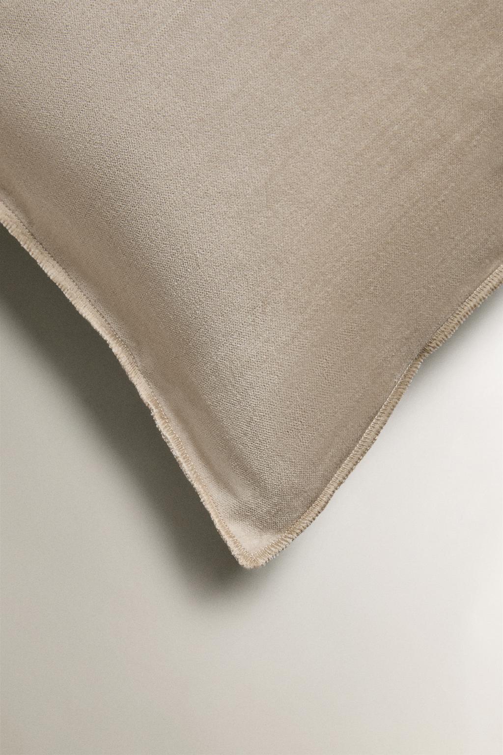 Велюровый чехол для подушки