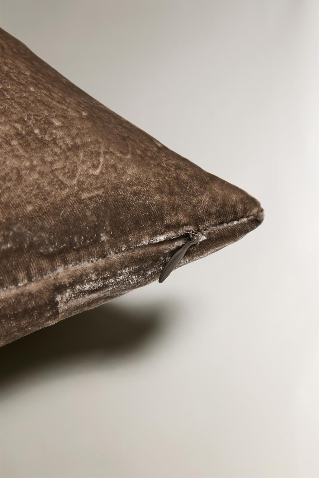 Чехол из вельвета для подушки