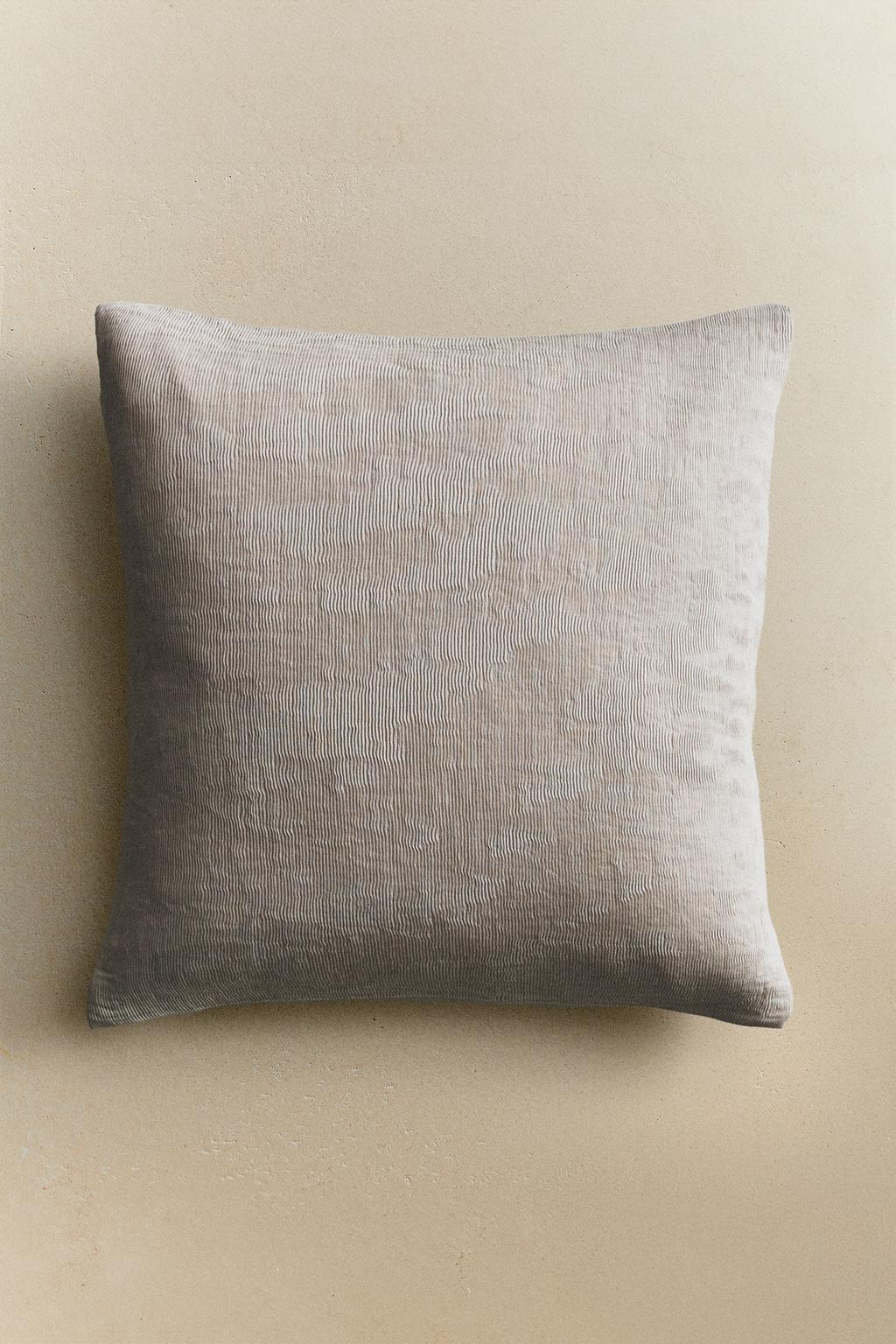 Чехол для декоративной подушки со складками