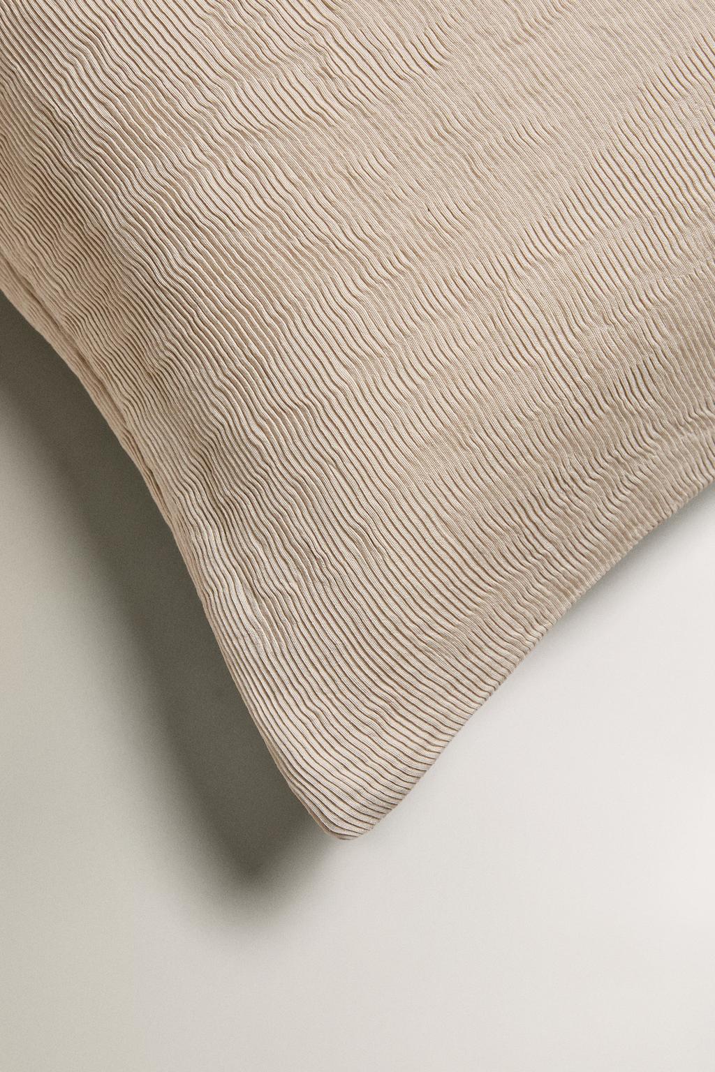 Чехол для декоративной подушки со складками