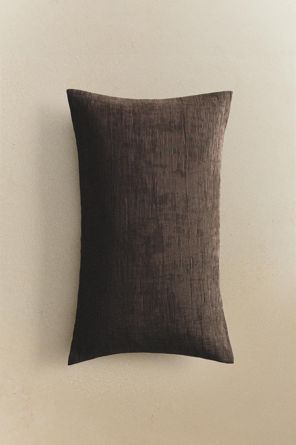 Подушка с рюшами