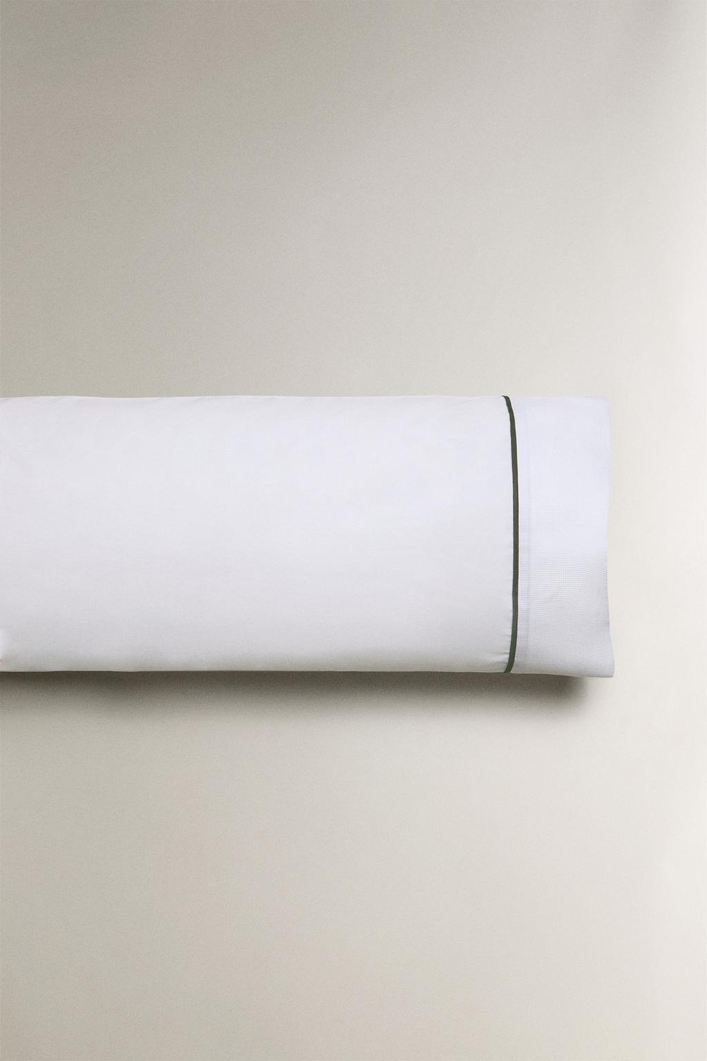 Наволочка с отделкой из пике