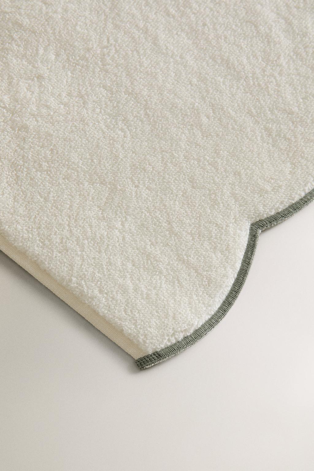 Полотенце для ванны с волнующим краем