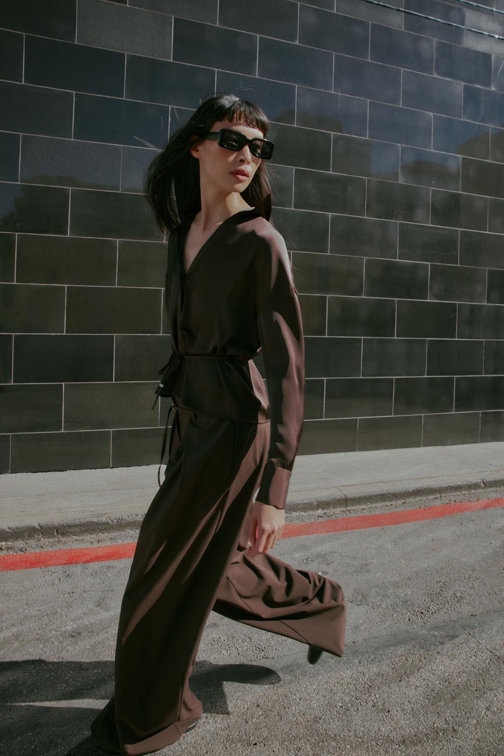 АТЛАСНАЯ БЛУЗКА С ПОЯСОМ