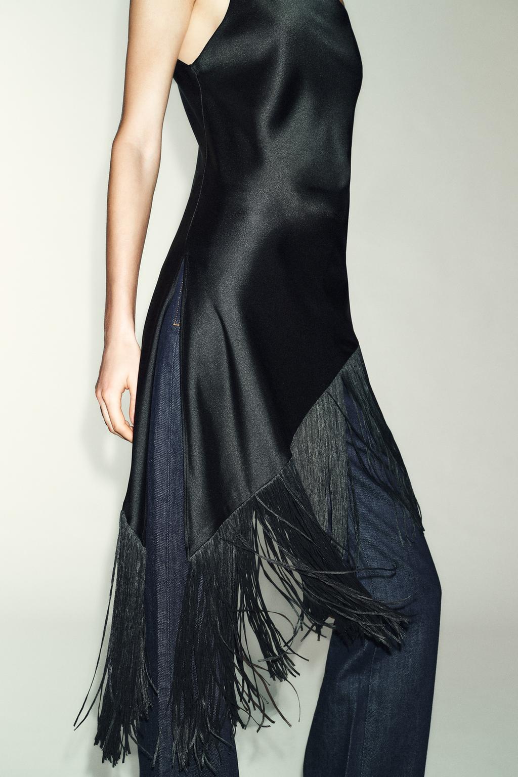 ДЛИННЫЙ АТЛАСНЫЙ ТОП С БАХРОМОЙ