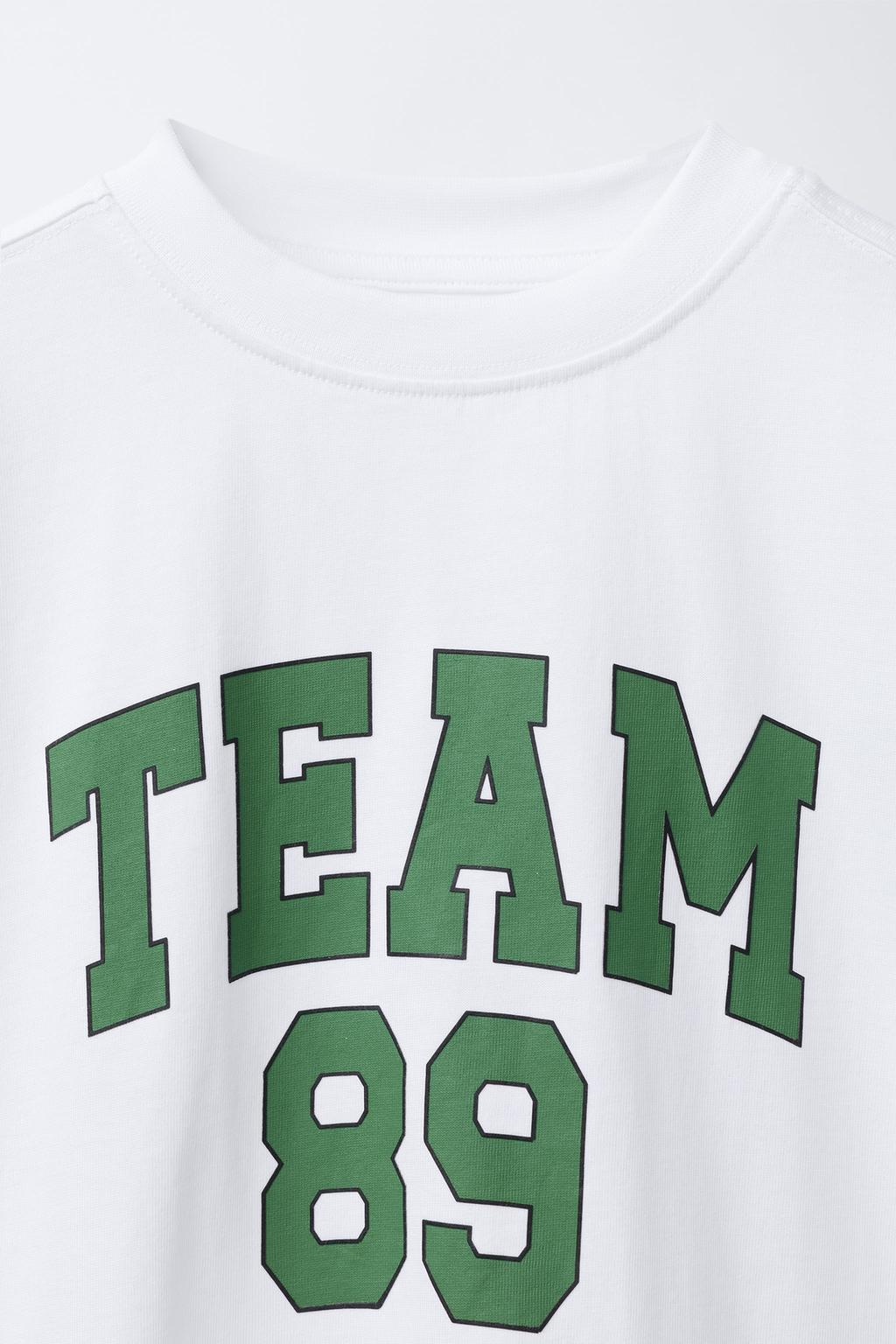 ФУТБОЛКА С РЕЛЬЕФНЫМ ТЕКСТОМ