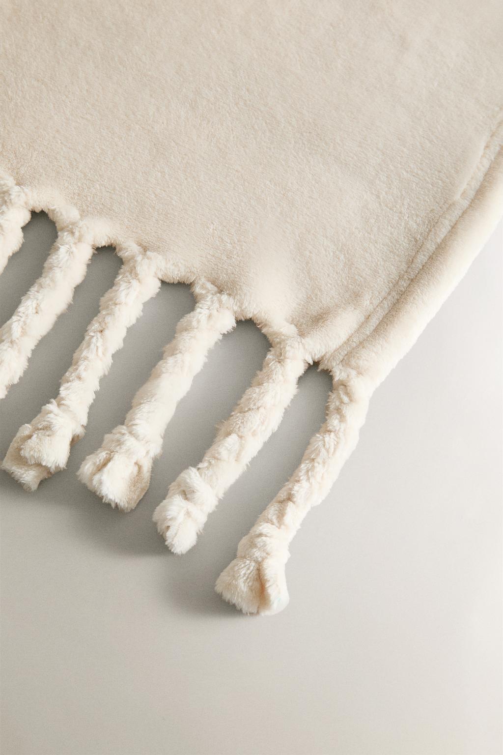 Плед из флиса с бахромой