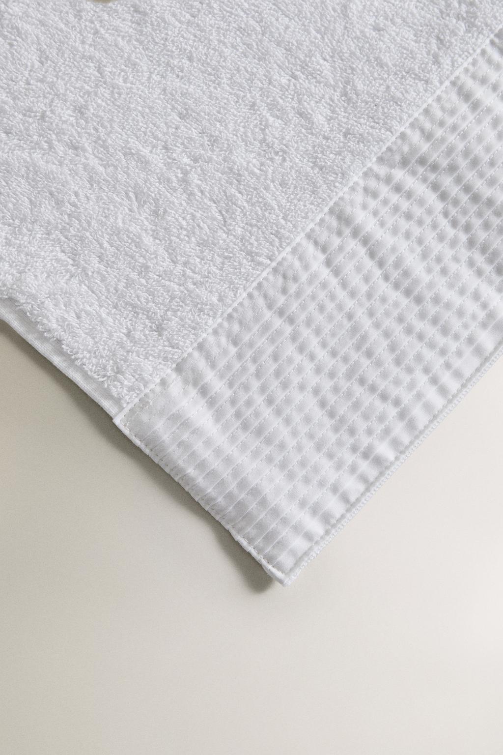 Полотенце для ванной с аппликацией на полоске