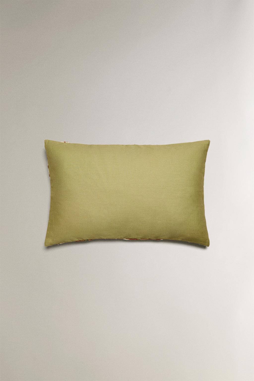 Подушка с вышитой обложкой