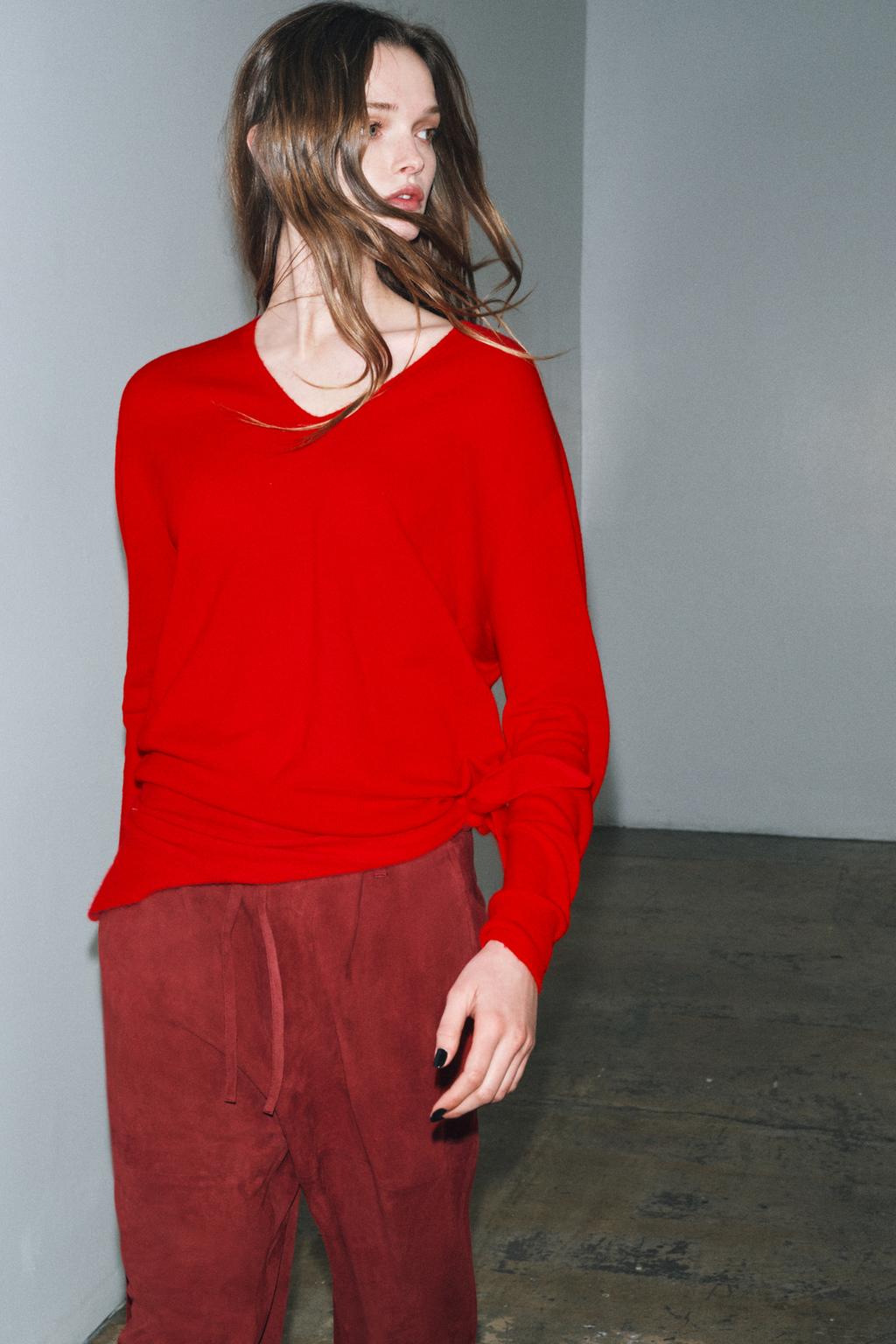 СВИТЕР ИЗ 100% ЭКСТРАМЯГКОЙ ШЕРСТИ С V-ОБРАЗНЫМ ВЫРЕЗОМ