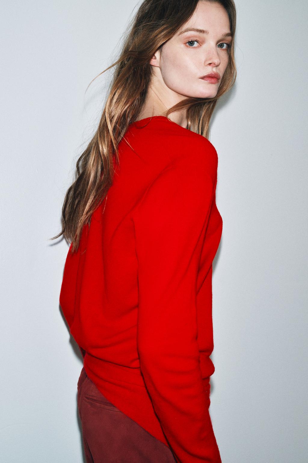 СВИТЕР ИЗ 100% ЭКСТРАМЯГКОЙ ШЕРСТИ С V-ОБРАЗНЫМ ВЫРЕЗОМ