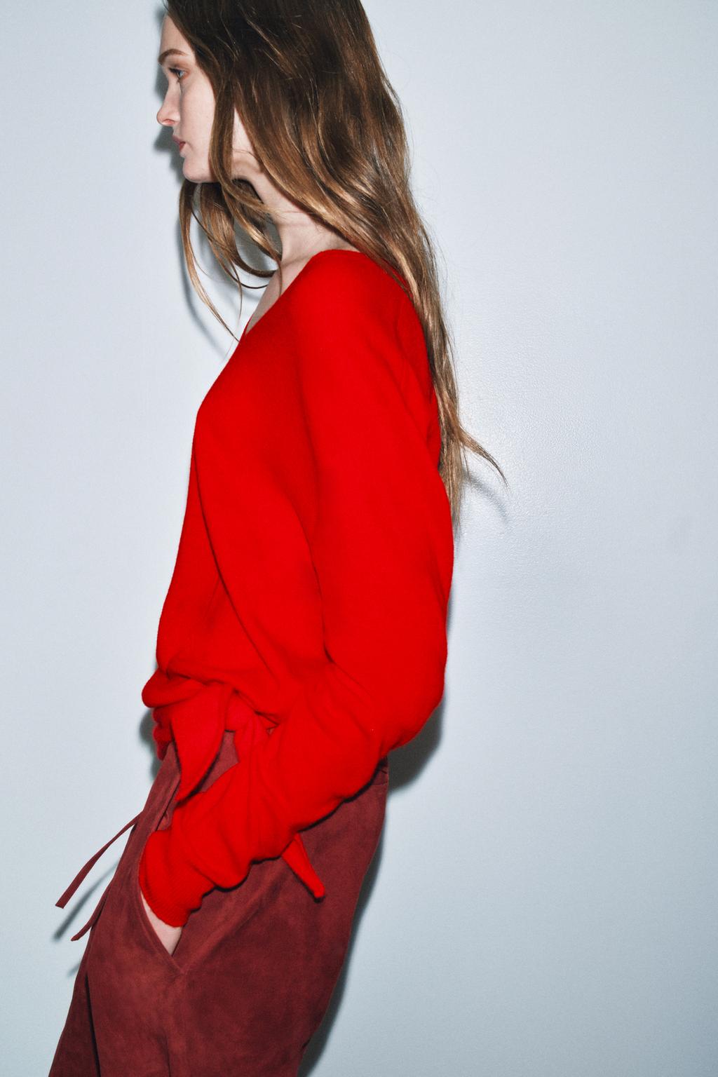 СВИТЕР ИЗ 100% ЭКСТРАМЯГКОЙ ШЕРСТИ С V-ОБРАЗНЫМ ВЫРЕЗОМ