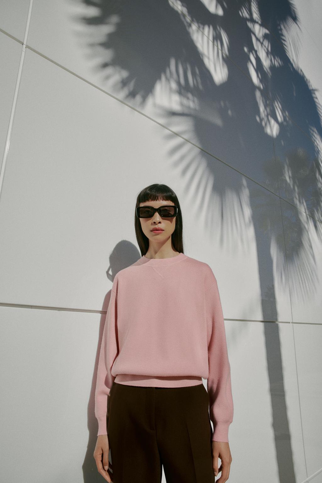 ОДНОТОННЫЙ СВИТЕР