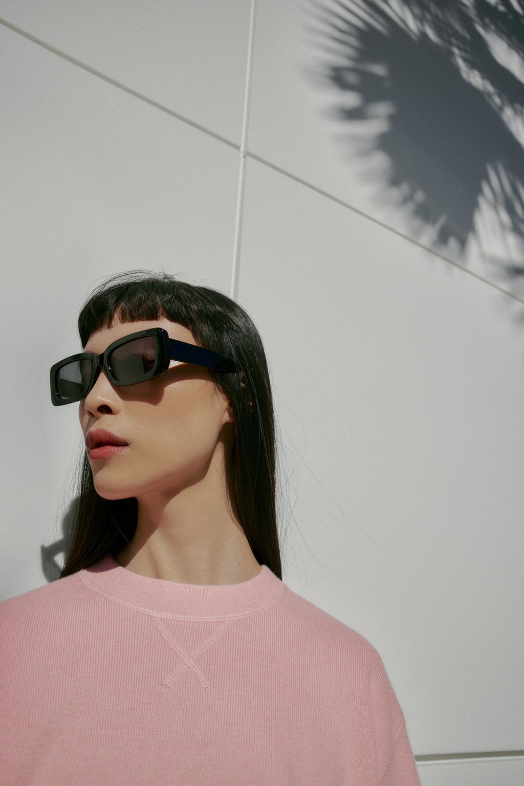 ОДНОТОННЫЙ СВИТЕР