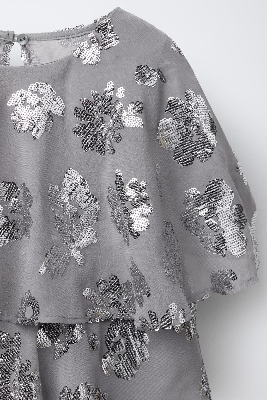 ПЛАТЬЕ С ВОЛАНАМИ И ПАЙЕТКАМИ В ВИДЕ ЦВЕТОВ