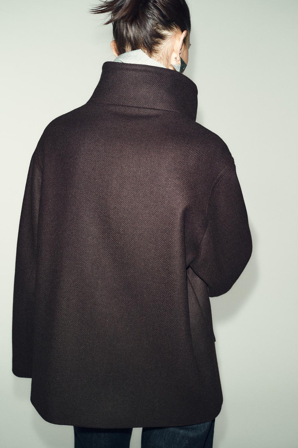 КОРОТКОЕ ПАЛЬТО ИЗ СМЕСОВОЙ ШЕРСТИ С ВОРОТНИКОМ СТОЙКОЙ