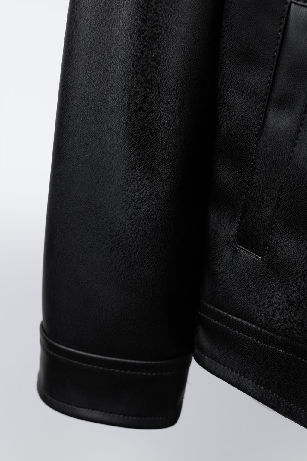 КУРТКА В БАЙКЕРСКОМ СТИЛЕ ИЗ ИСКУССТВЕННОЙ КОЖИ