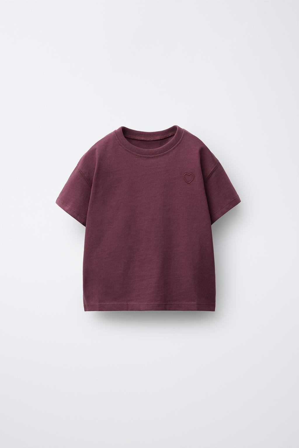 БАЗОВАЯ ФУТБОЛКА С ВЫШИТЫМ СЕРДЦЕМ