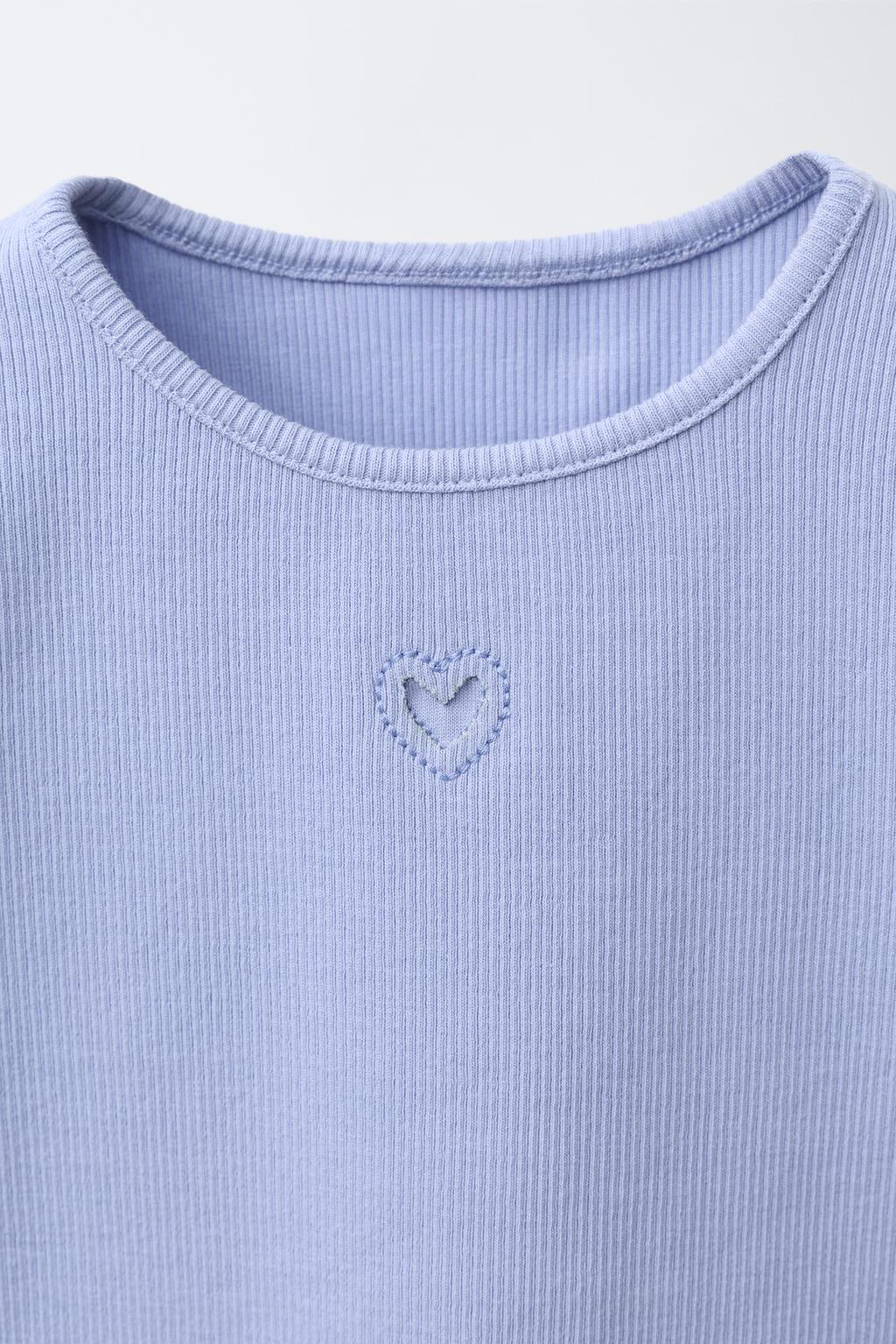 ФУТБОЛКА В РУБЧИК С ВЫРЕЗОМ «СЕРДЦЕ»