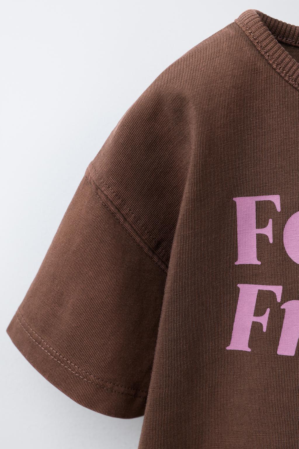 ФУТБОЛКА С ЭФФЕКТОМ ПОТЕРТОСТИ И НАДПИСЬЮ