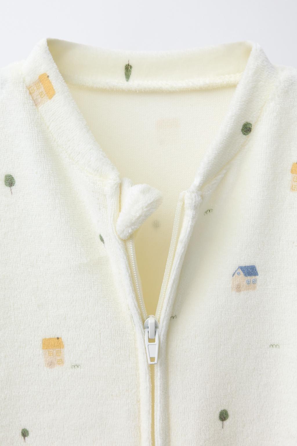 Комбинезон с принтом домов из велюра