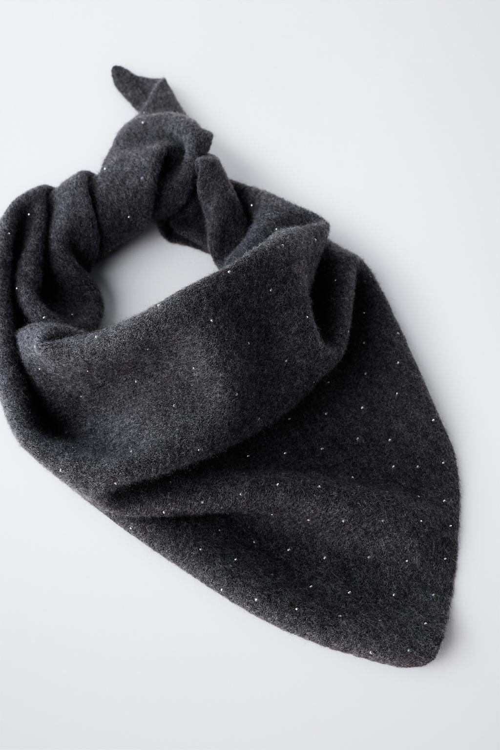 ТРЕУГОЛЬНЫЙ ПЛАТОК ИЗ ТРИКОТАЖА С БЛЕСКОМ