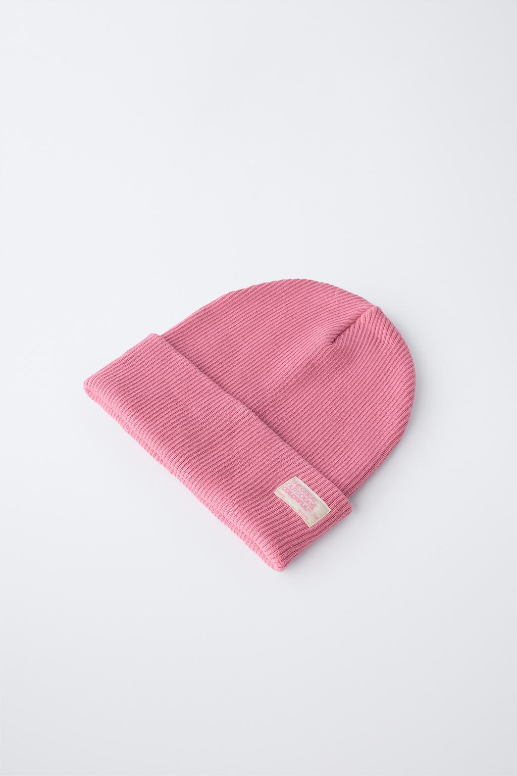 ТРИКОТАЖНАЯ ШАПКА В РУБЧИК С ЭТИКЕТКОЙ