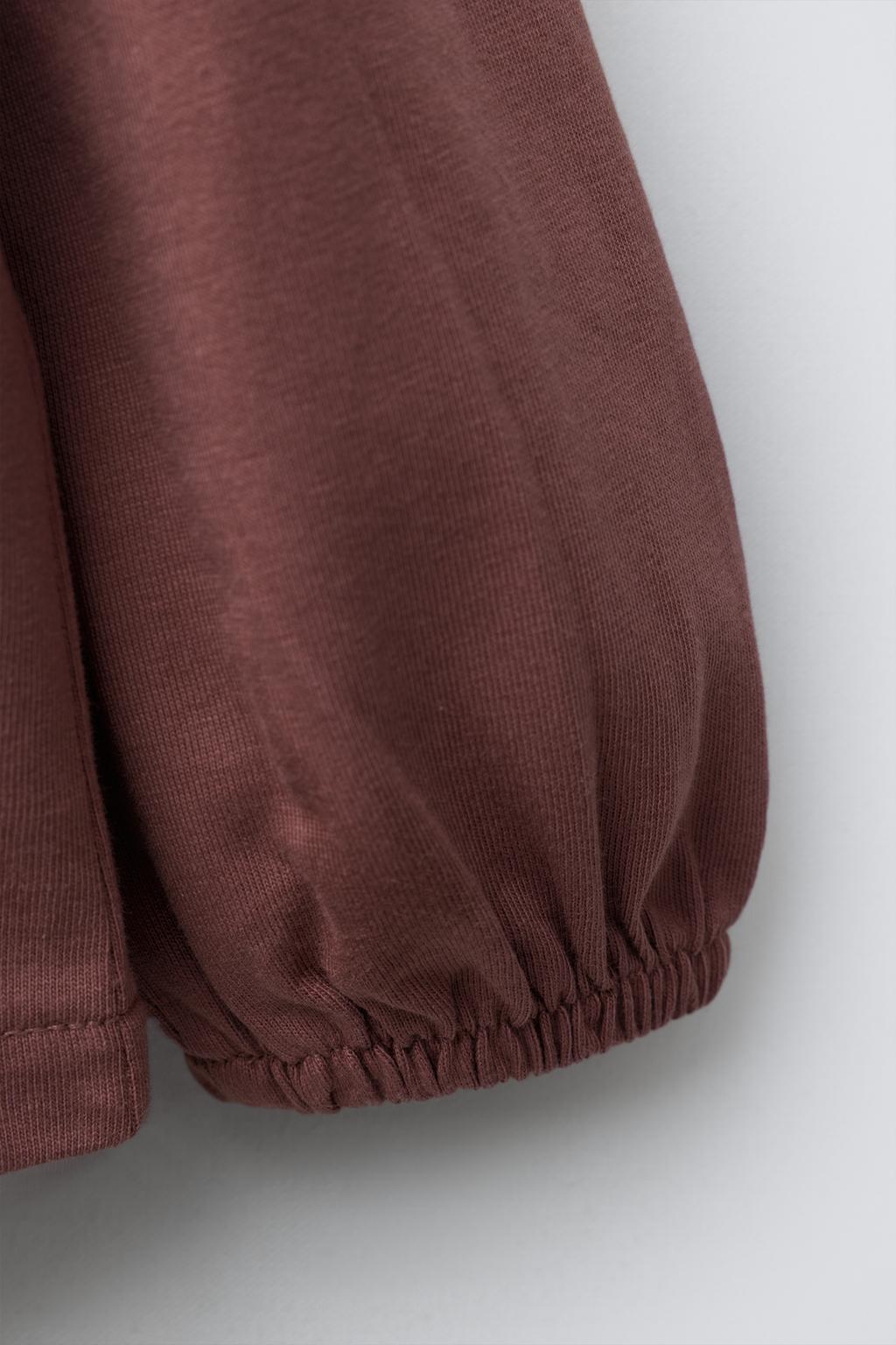 ФУТБОЛКА С ВЫШИВКОЙ И ОТЛОЖНЫМ ВОРОТНИКОМ