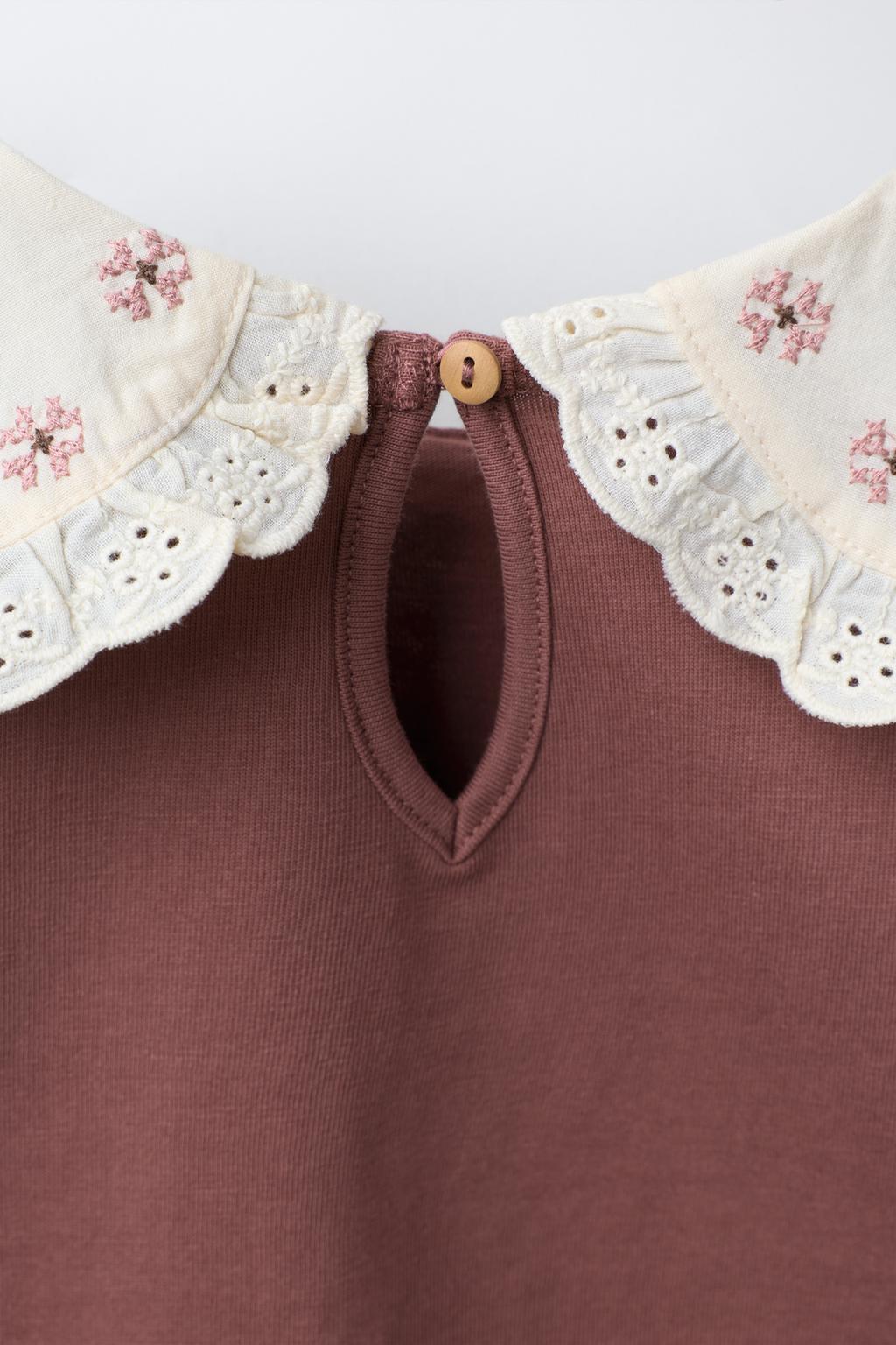 ФУТБОЛКА С ВЫШИВКОЙ И ОТЛОЖНЫМ ВОРОТНИКОМ