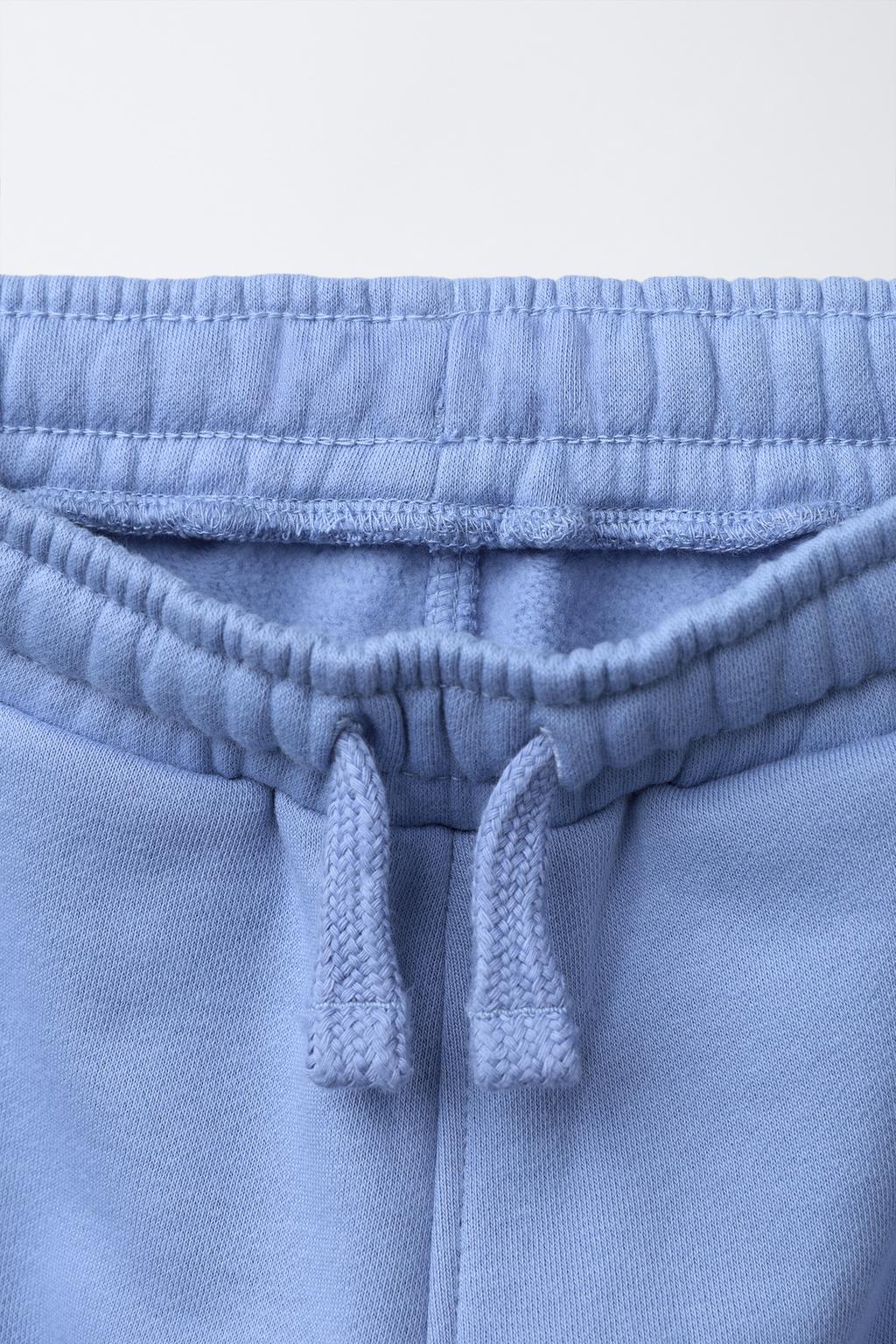 ДЖОГГЕРЫ ИЗ МЯГКОЙ ТКАНИ С ЭТИКЕТКОЙ